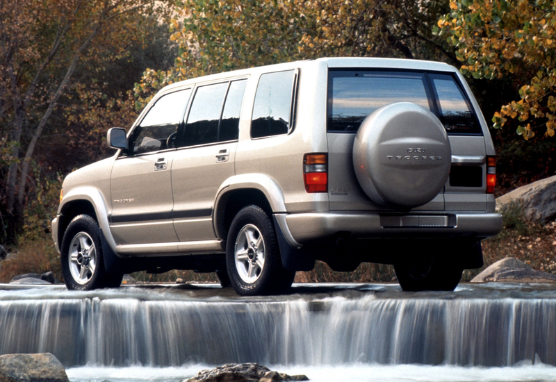 Illustration for article titled Here Are Some Pictures Of An Isuzu Trooper In A Stream
